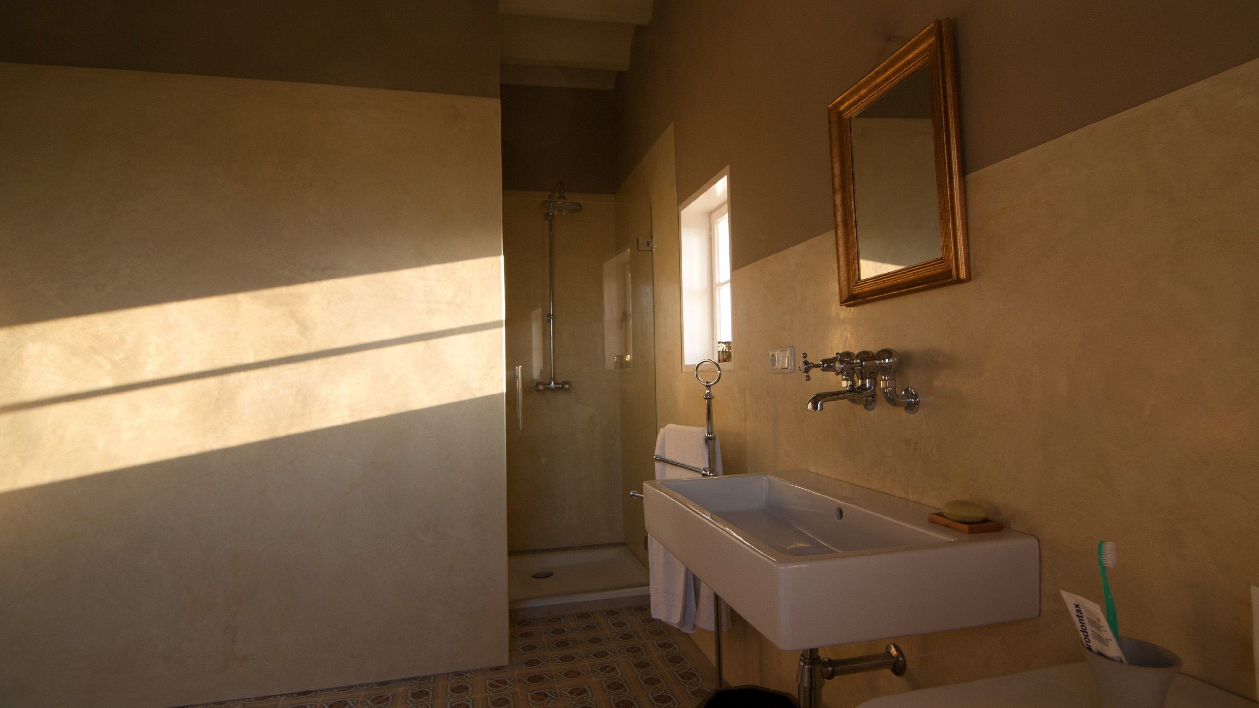 Waterproof Stucco - Luxury bathroom, Playing light