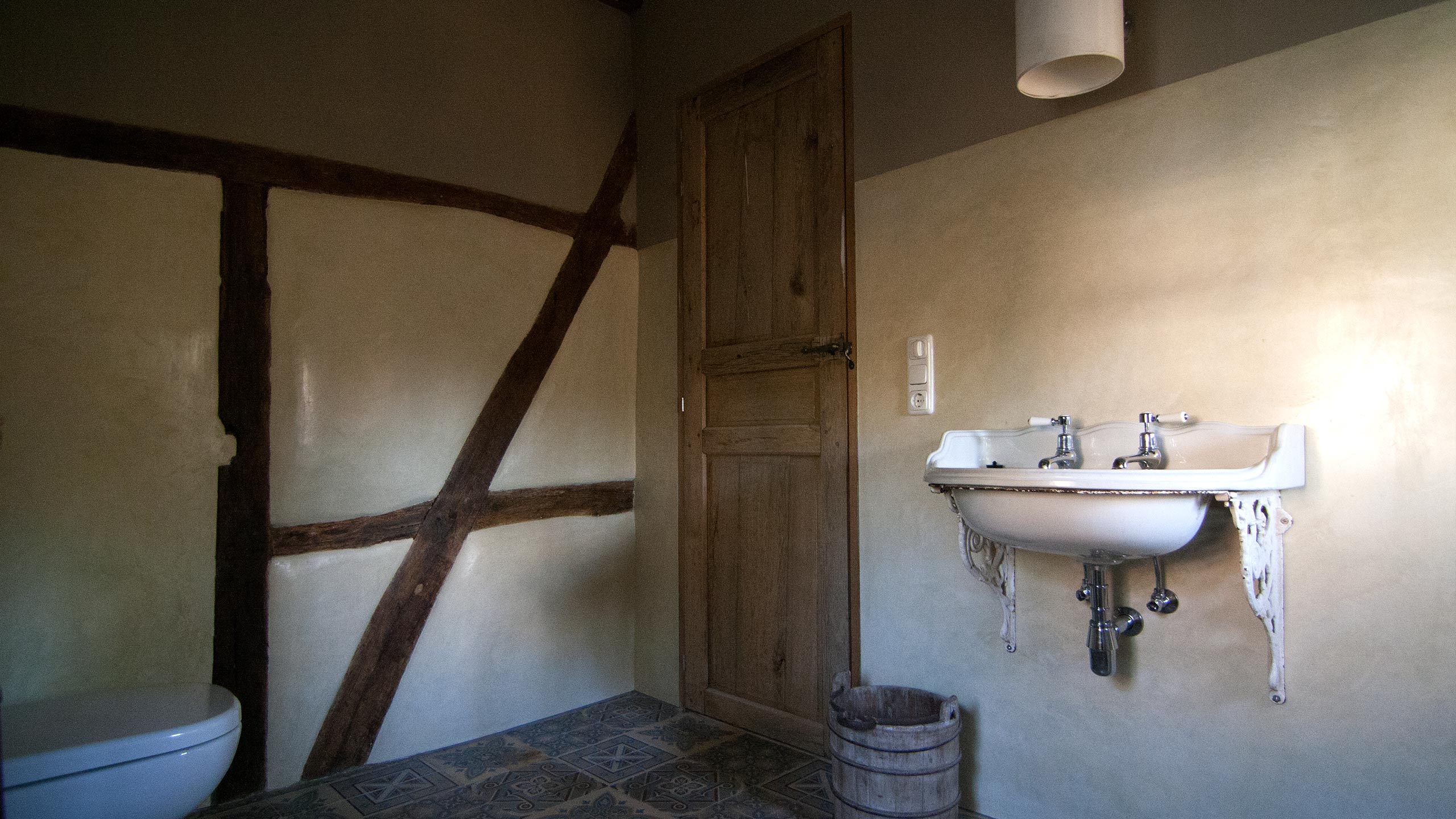 Residential - Cozy Guest Bathroom, Detail