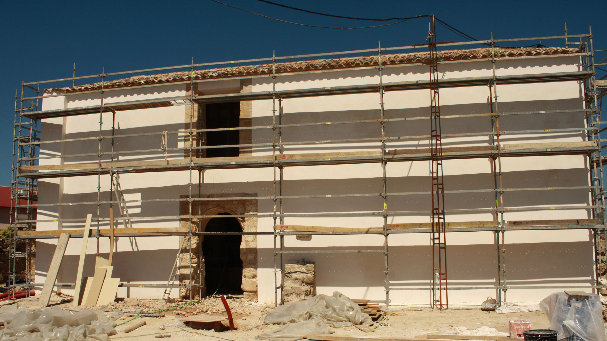 Restauratie - Kasteelbakkerij, Wit schuurwerk stucco met marmerzand